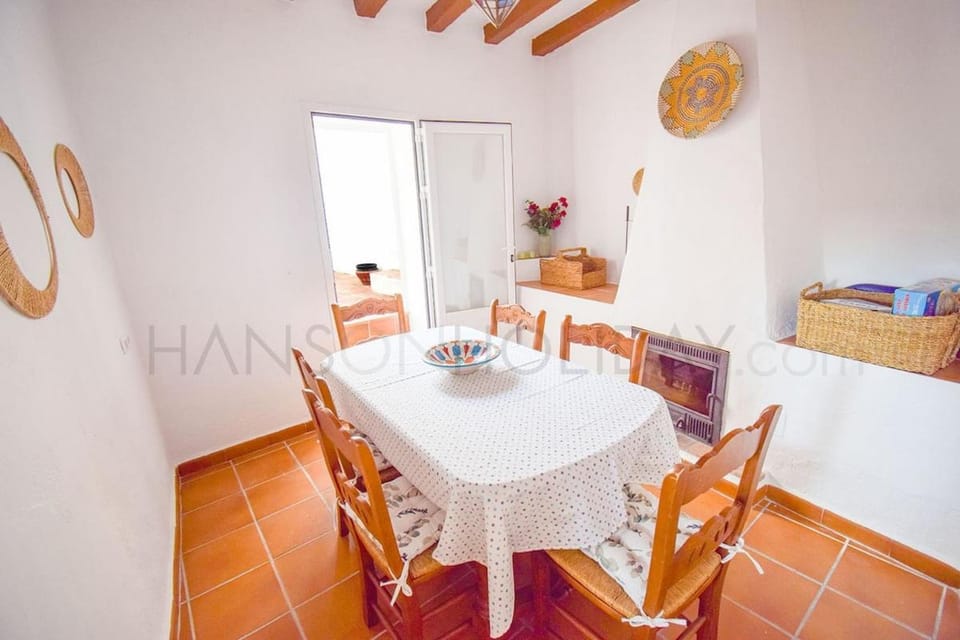 La Casa De Manuel Nera, Frigiliana Traditional townhouse in the old-quarter with private pool HansOnHoliday Rentals Apartment in Frigiliana