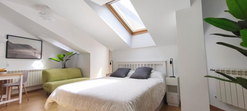 Bed, Photo of the whole room