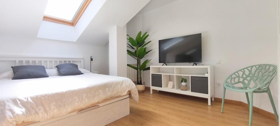 Bed, Photo of the whole room