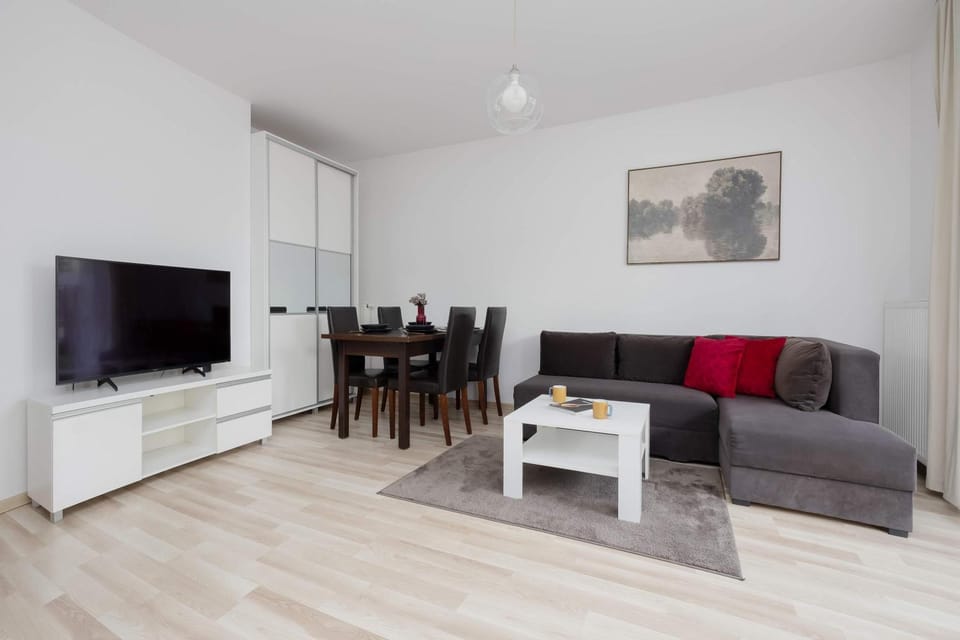 TV and multimedia, Living room, Seating area, Dining area, Evening entertainment