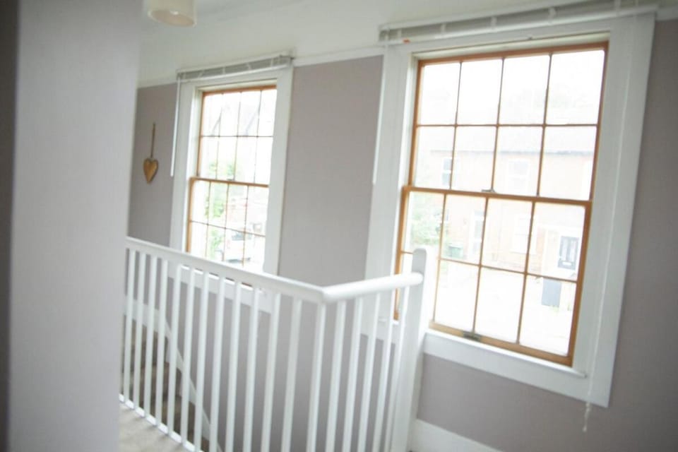 Honey pot house by Sheppey Stays - Charming 3-Bedroom Maidstone Cottage - Parking for 3 Vehicles - Garden - Ideal for Families & Contractors House in Maidstone