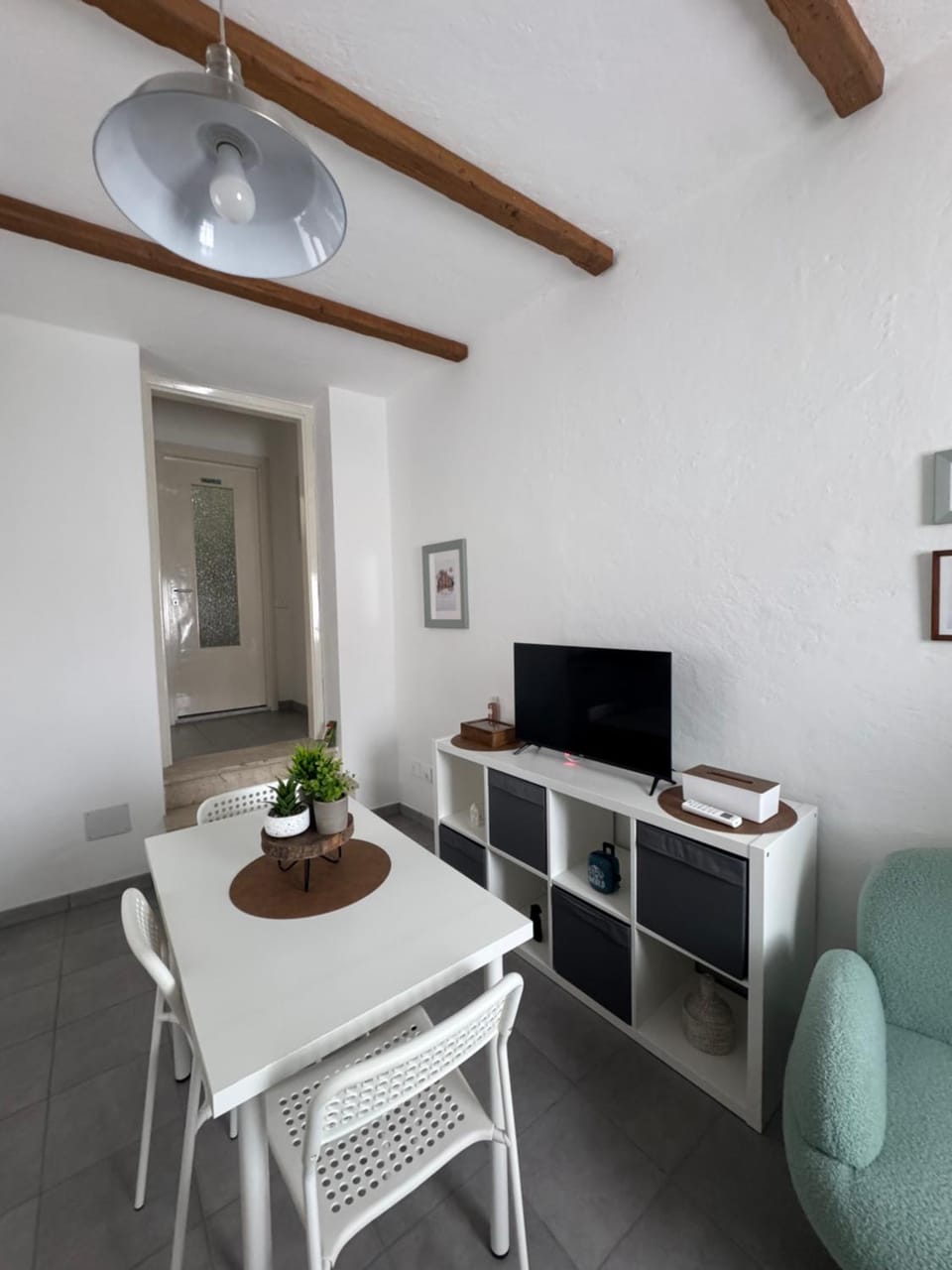 Communal lounge/ TV room, TV and multimedia, Seating area, Dining area
