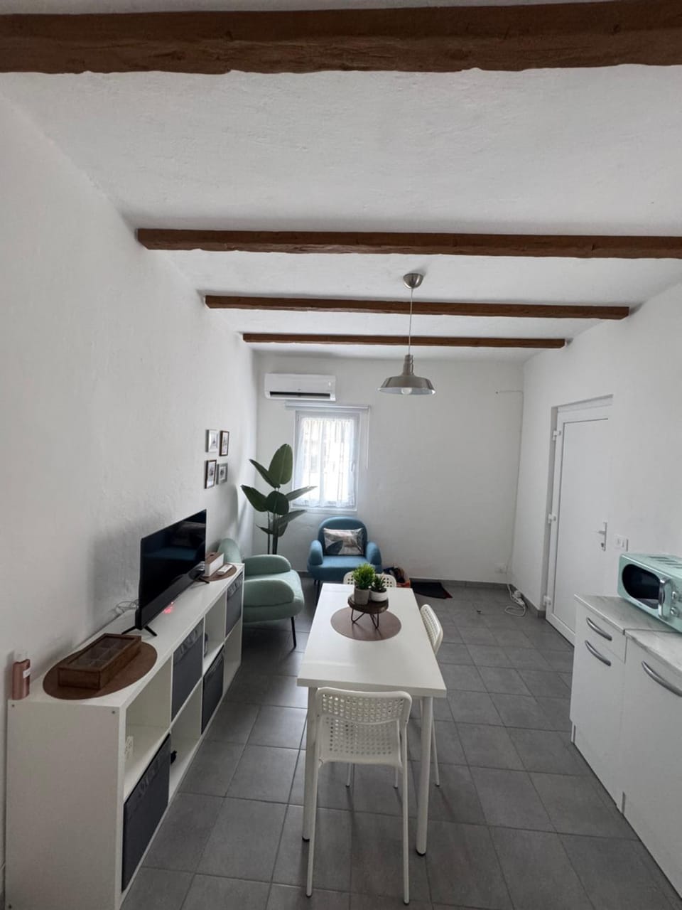 microwave, kitchen