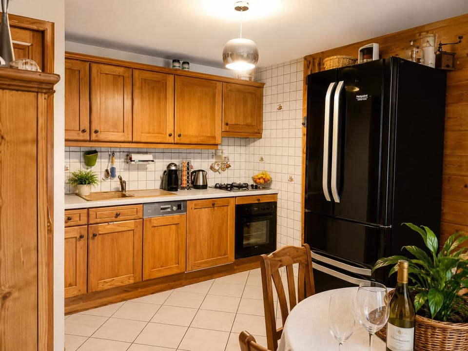 Kitchen or kitchenette, Dining area, dishwasher, oven, pet friendly, toaster