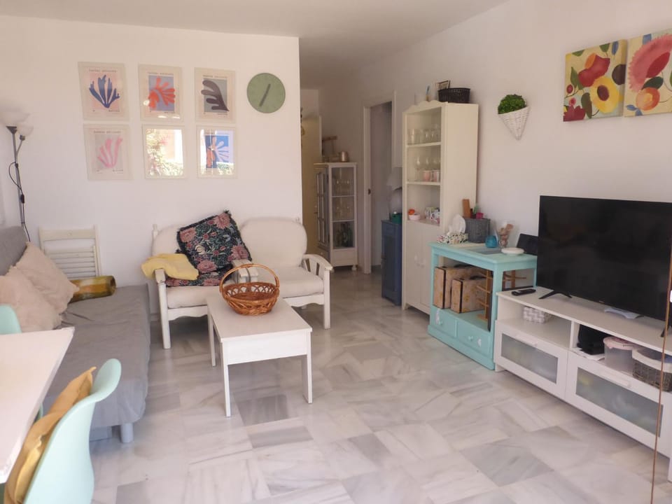 Communal lounge/ TV room, TV and multimedia, Living room