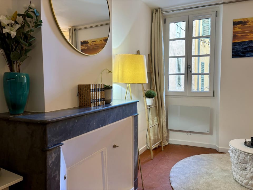 Jour de Marché . Studio cosy au coeur de la ville Apartment in Toulon