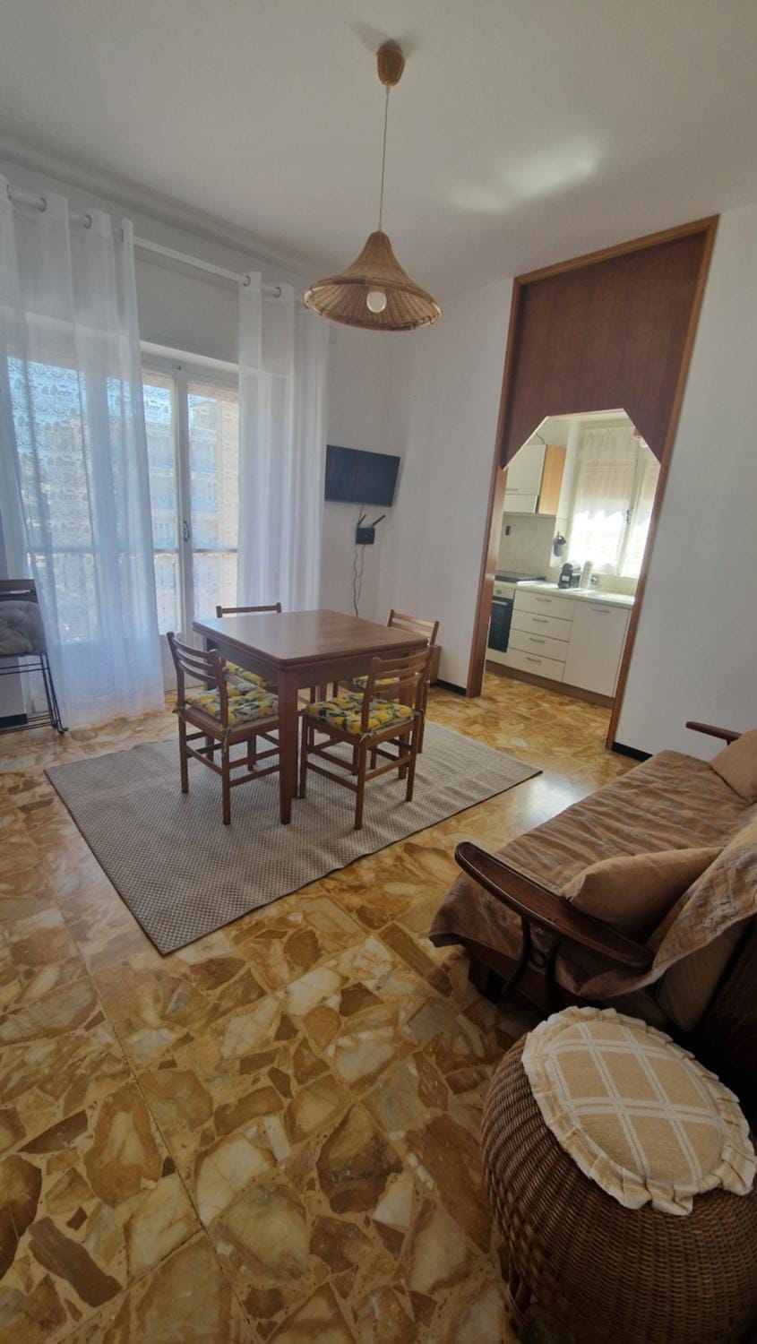 Day, TV and multimedia, Living room, Seating area