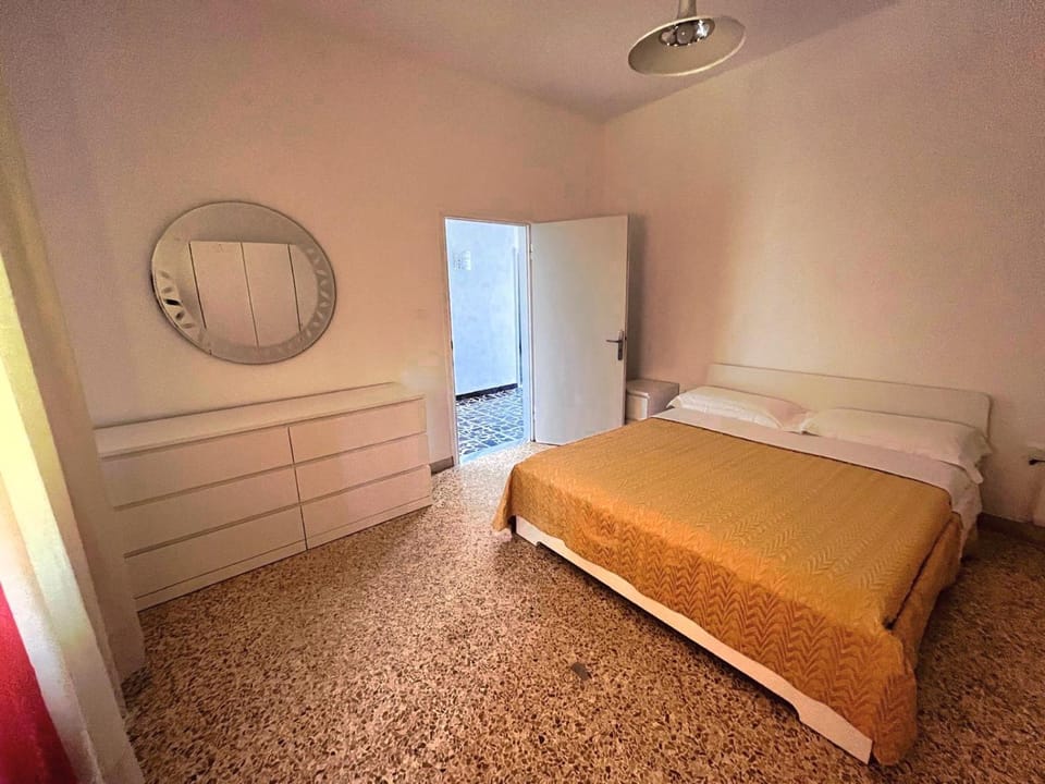 Tuscan Space 2 Master Beds & Separate Living & Separate Kitchen Apartment in Rosignano Solvay