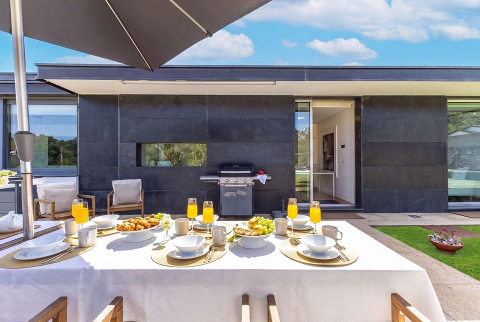 BBQ facilities, Dining area