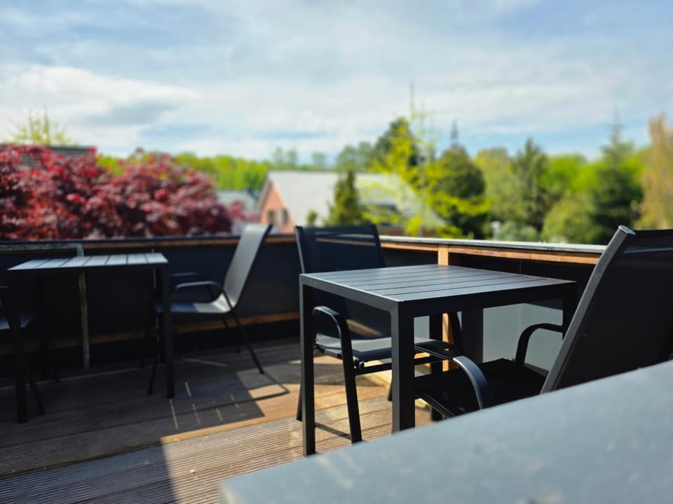 View (from property/room), Balcony/Terrace, Dining area
