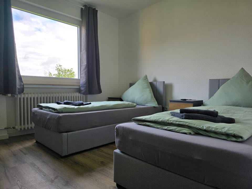 Bed, Photo of the whole room, Bedroom, storage, towels