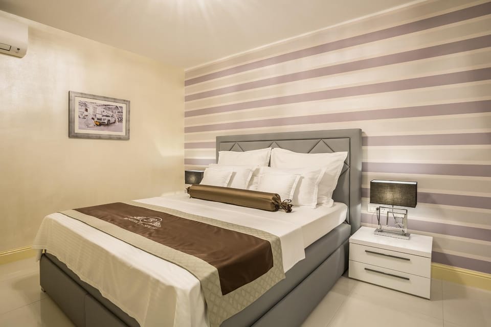 Photo of the whole room, Decorative detail, Bedroom