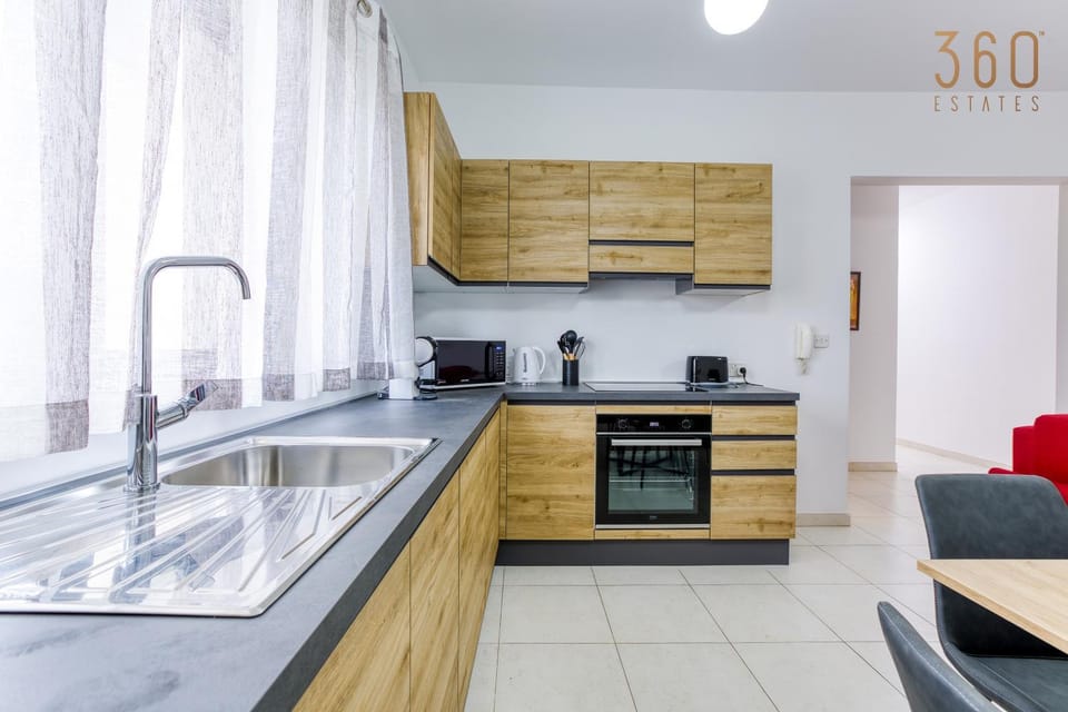 Kitchen or kitchenette, Dining area, minibar, oven, stove, toaster