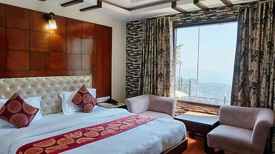 Bed, Photo of the whole room, Bedroom, Mountain view