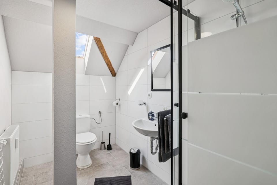 Shower, Toilet, Bathroom, heating