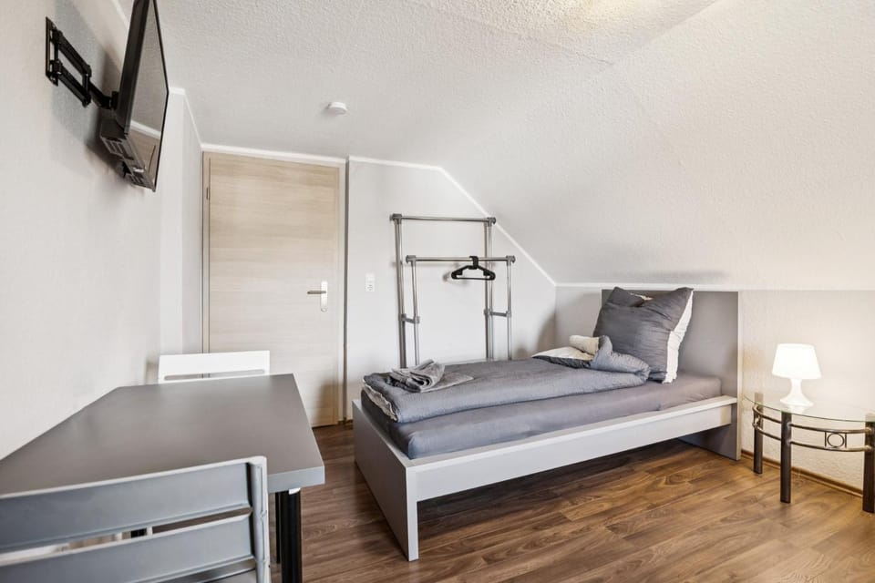 Bed, TV and multimedia, Photo of the whole room, Seating area, Bedroom, towels
