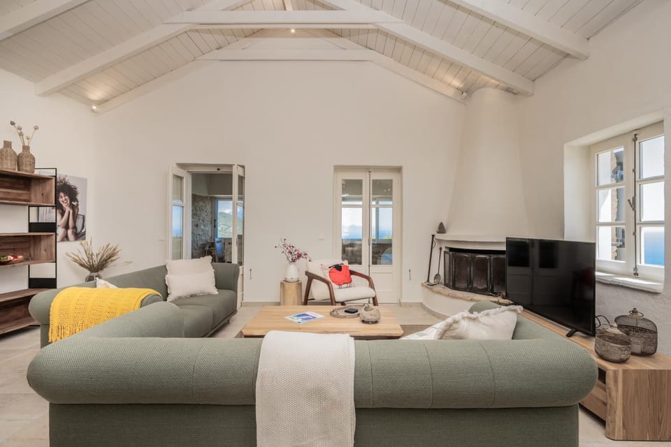 Property building, TV and multimedia, Living room