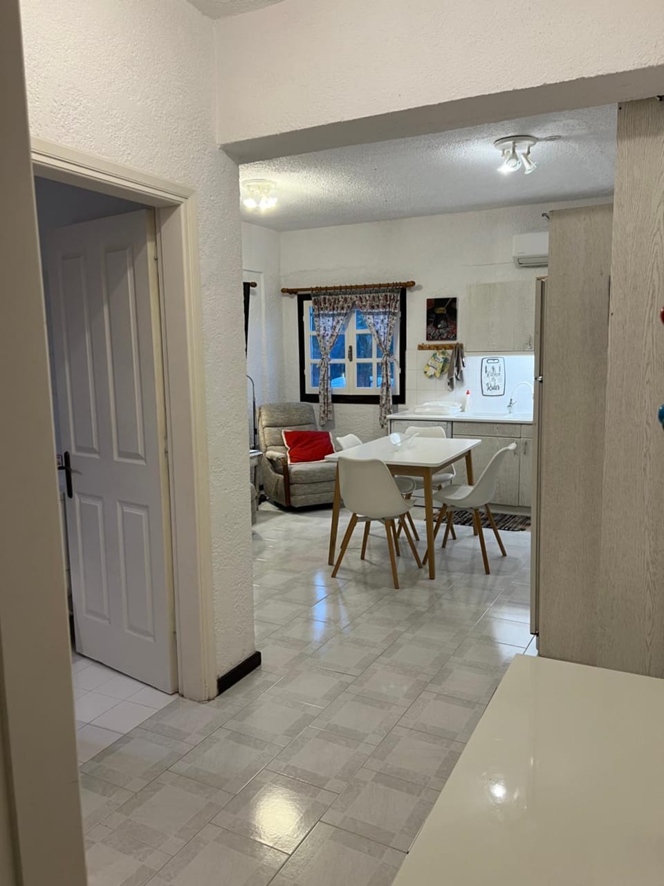 TV and multimedia, Kitchen or kitchenette, Seating area