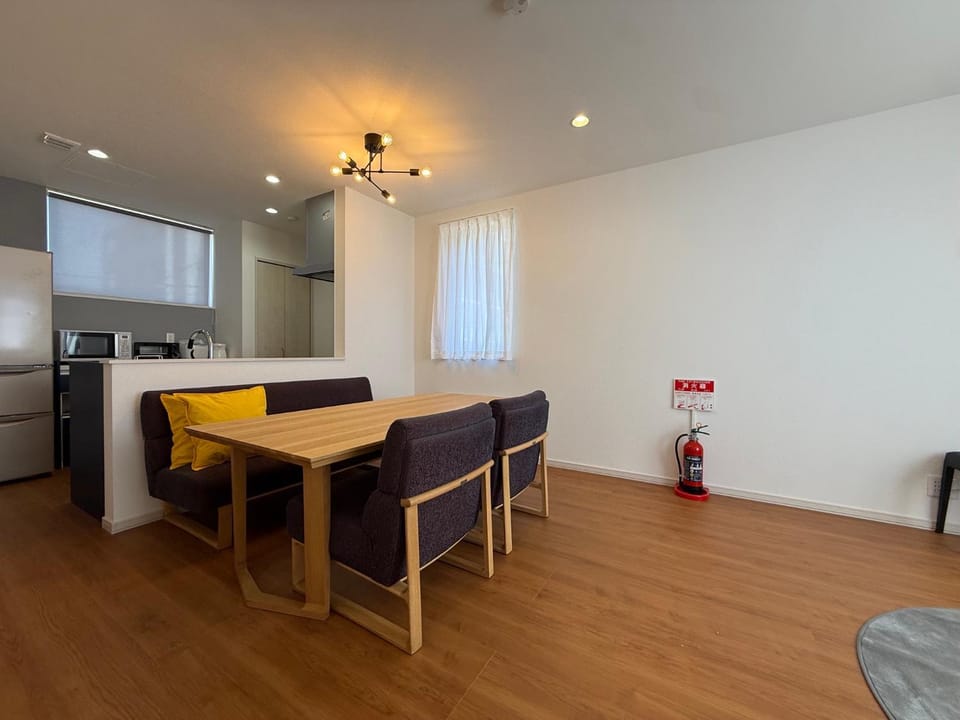 3-4希少札幌中心エリアの新築100平米超の戸建ての最大8名宿泊可能 Apartment in Sapporo