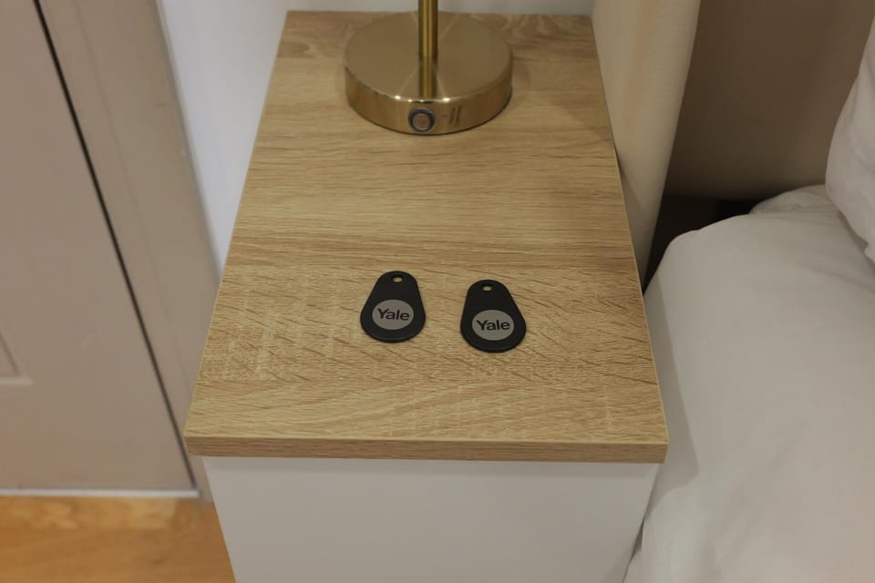 Deaf Property - Woolwich Elizabeth Line Studios Apartment in London