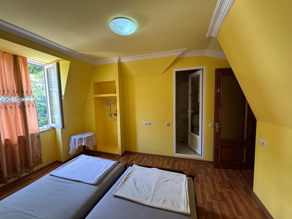 Beka's GuestHouse Bed and Breakfast in Batumi