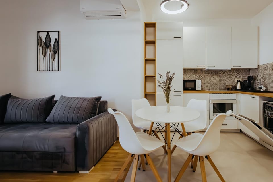 Kitchen or kitchenette, Living room, Seating area, Dining area, dishwasher, oven, stove