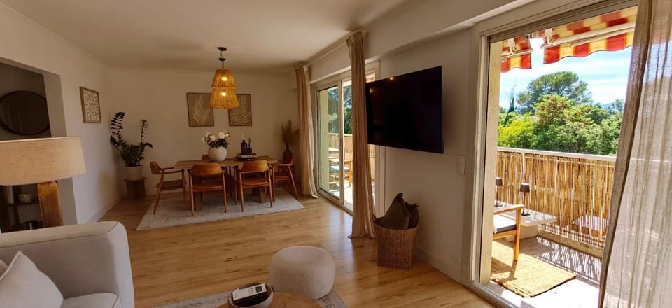 Bright apartment with a view in Saint-Raphaël Apartment in Saint-Raphael