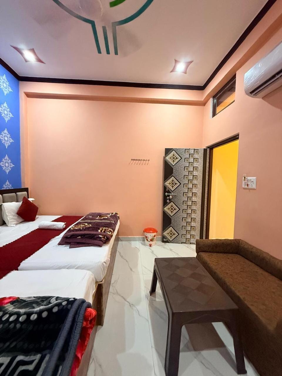 Property building, Bed, Bedroom