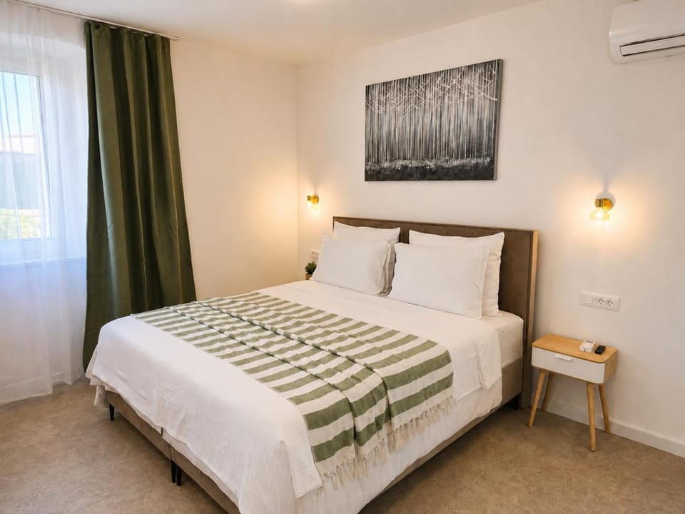 Bed, Photo of the whole room, Bedroom, Garden view, air conditioner