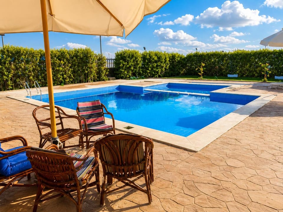 Pool view, Swimming pool, sunbed