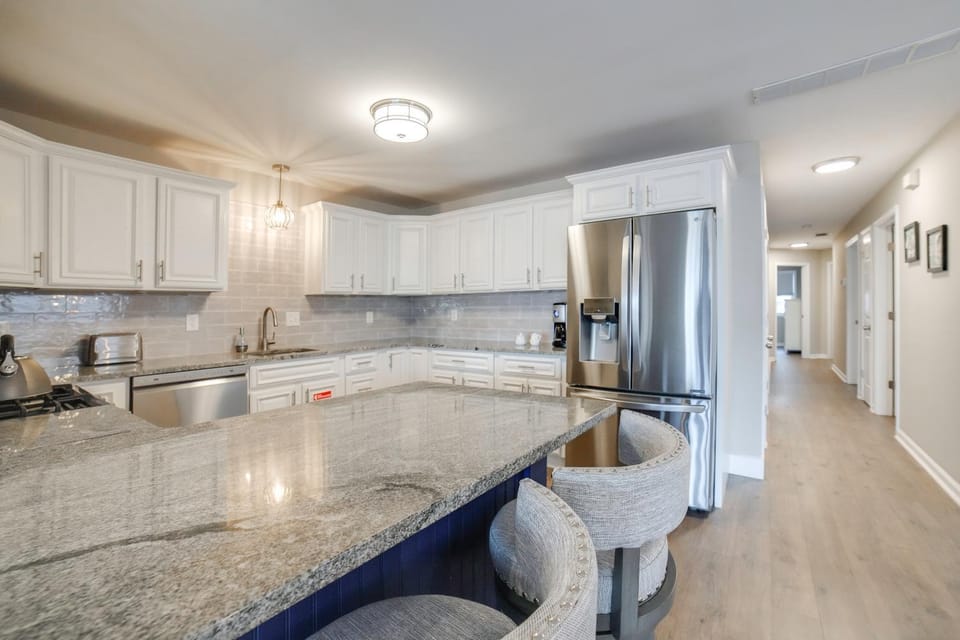 Walk to Beach & Boardwalk! Wildwood Getaway House in Wildwood