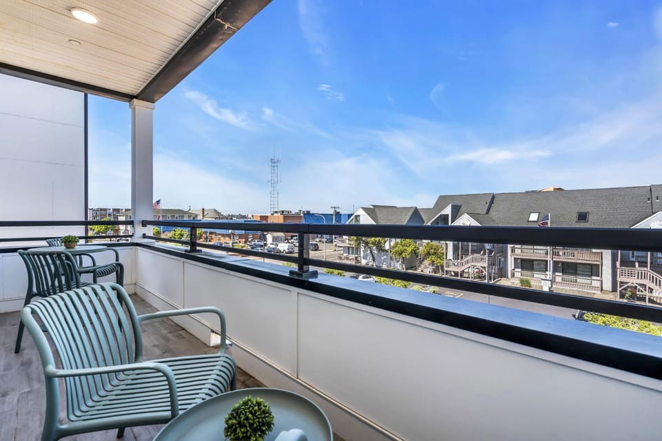 View (from property/room), Balcony/Terrace, Seating area