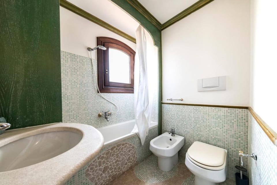 Bathroom, Bath
