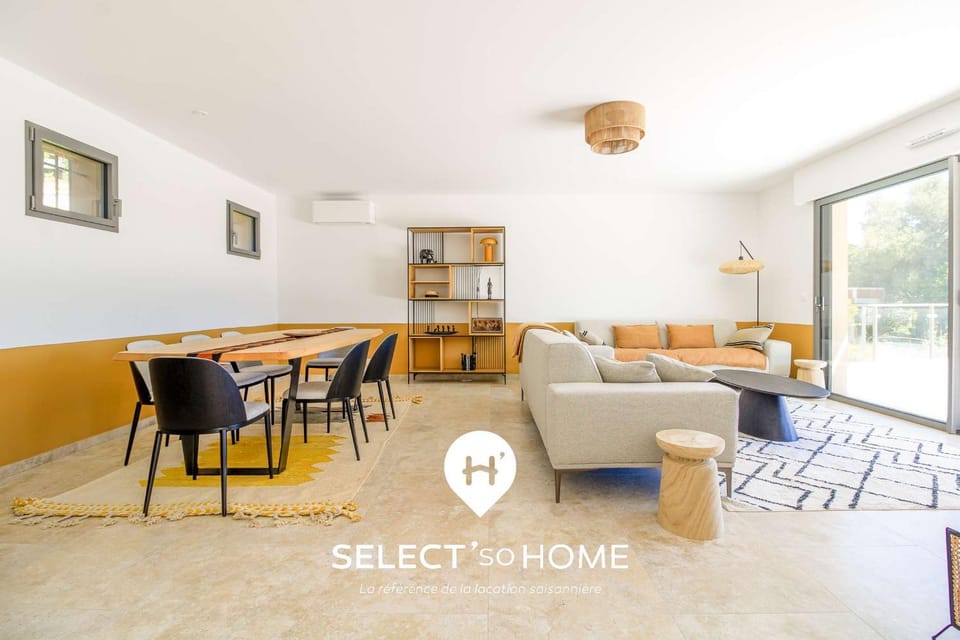 Living room, Seating area, Dining area, air conditioner