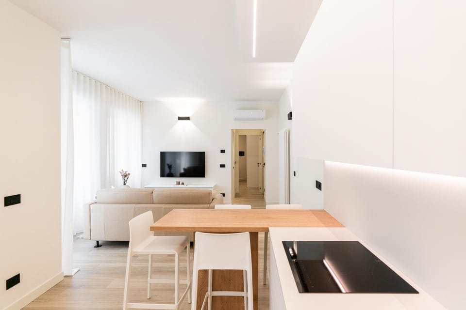 TV and multimedia, Kitchen or kitchenette, Living room, Seating area, Dining area