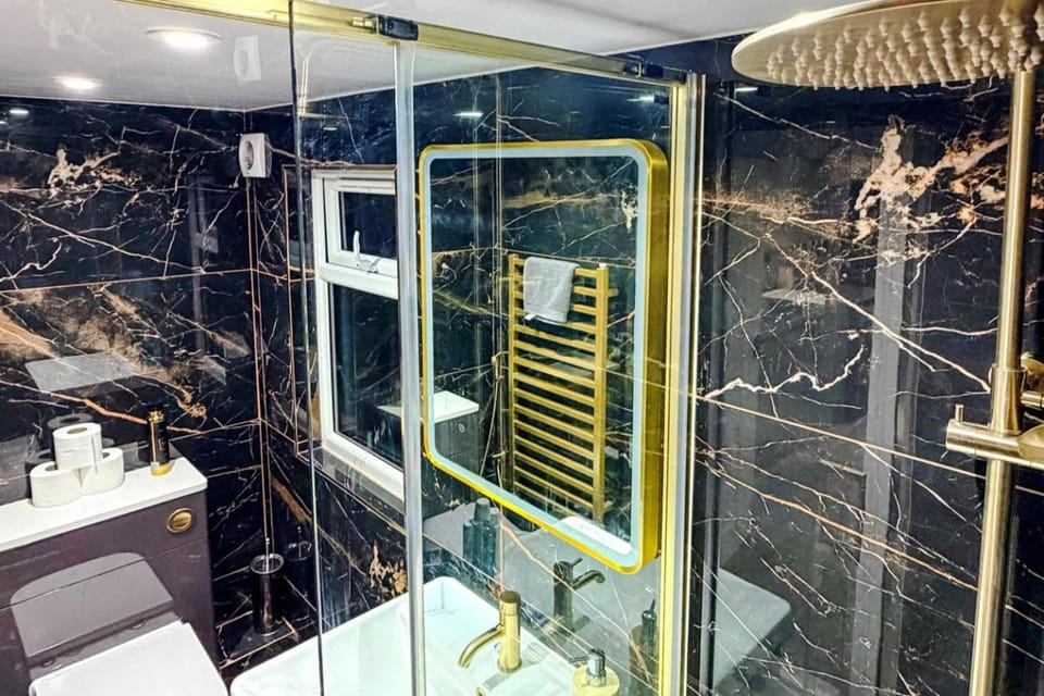 Shower, Bathroom, towels