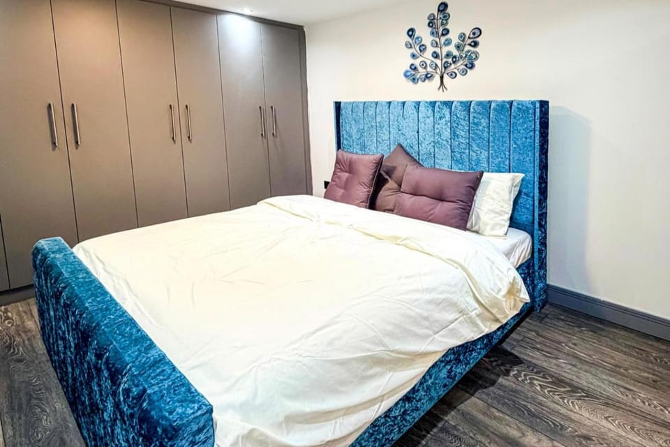 Bed, Decorative detail, wardrobe