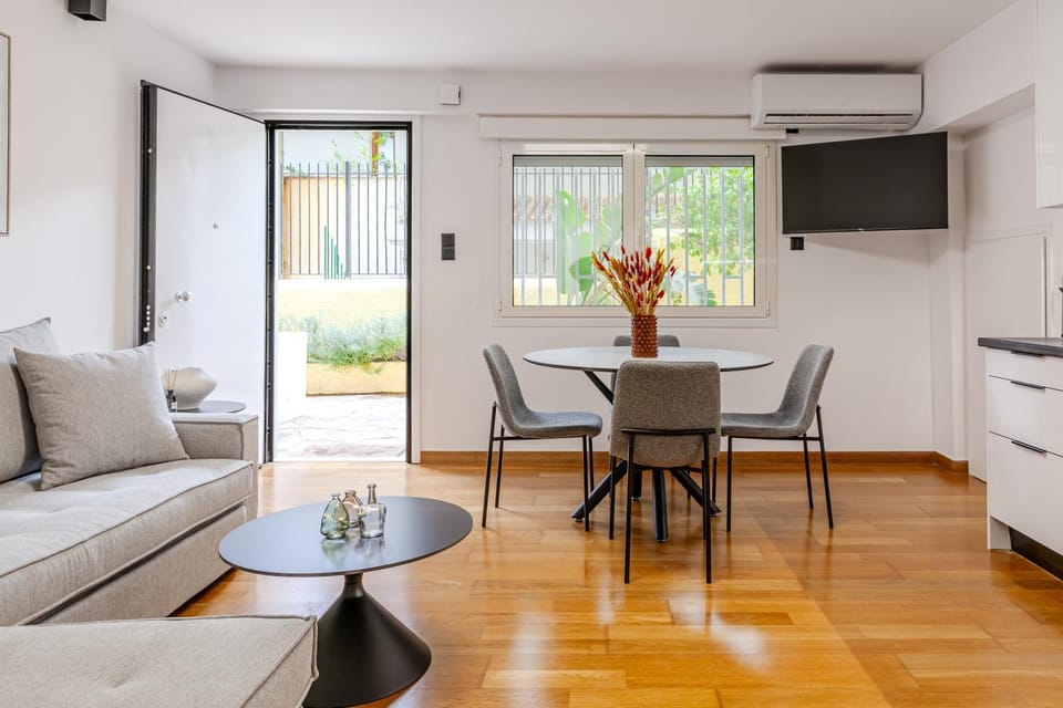 Living room, Dining area