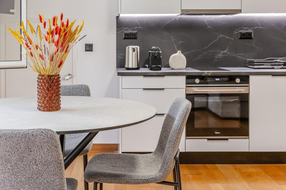 Dining area, kitchen