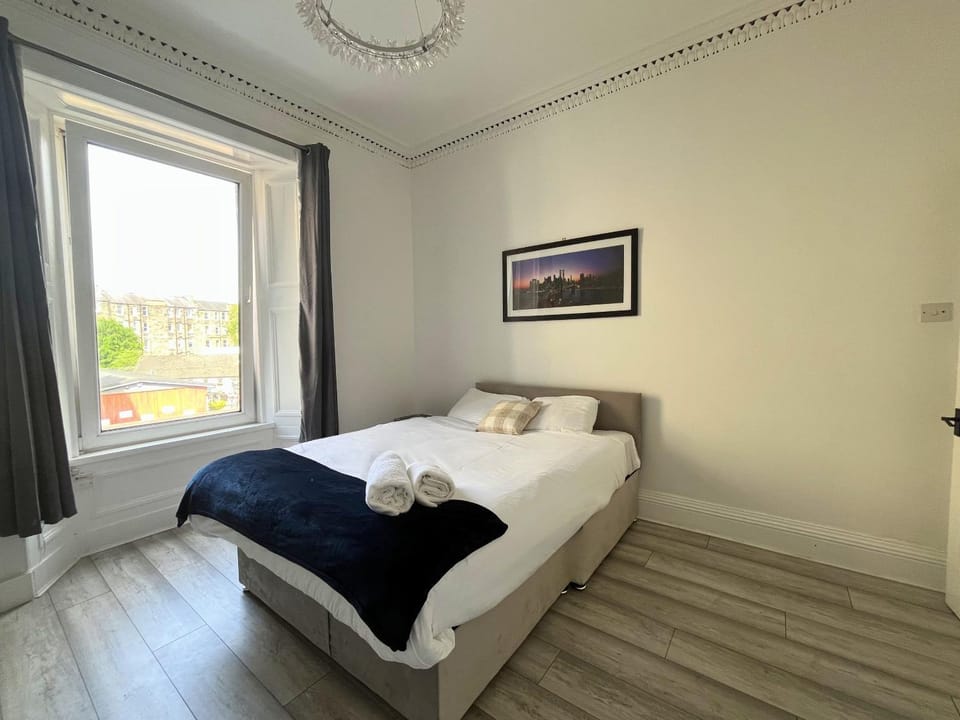 Bed, towels