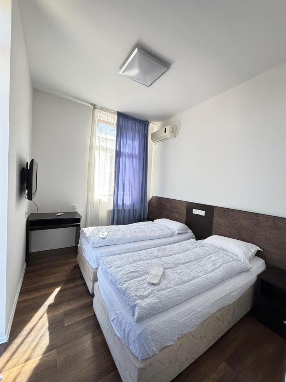 Bed, TV and multimedia, Photo of the whole room, Bedroom, air conditioner