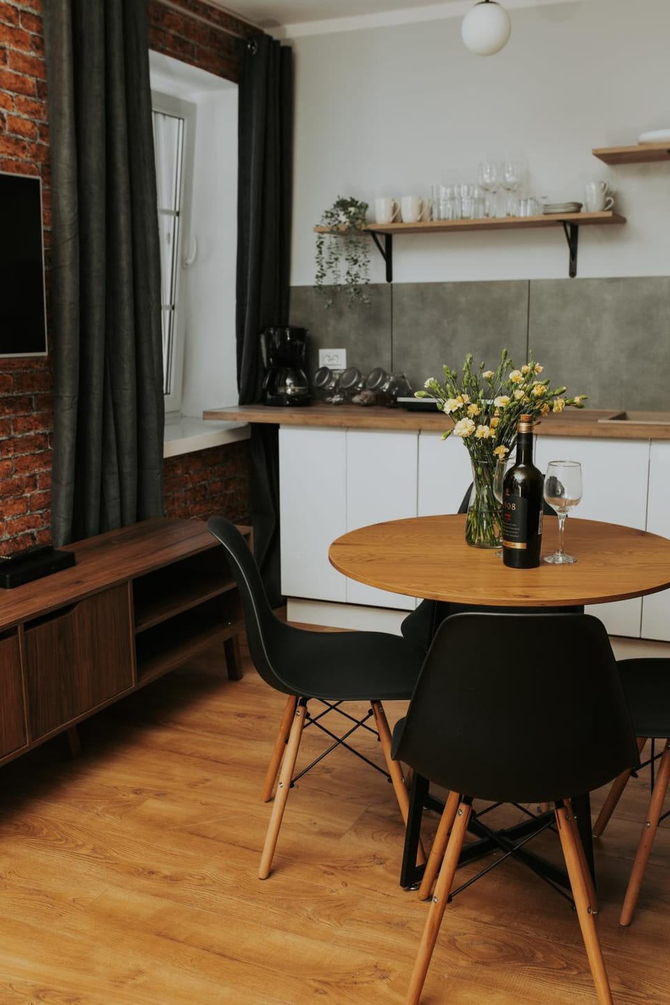 Kitchen or kitchenette, Living room