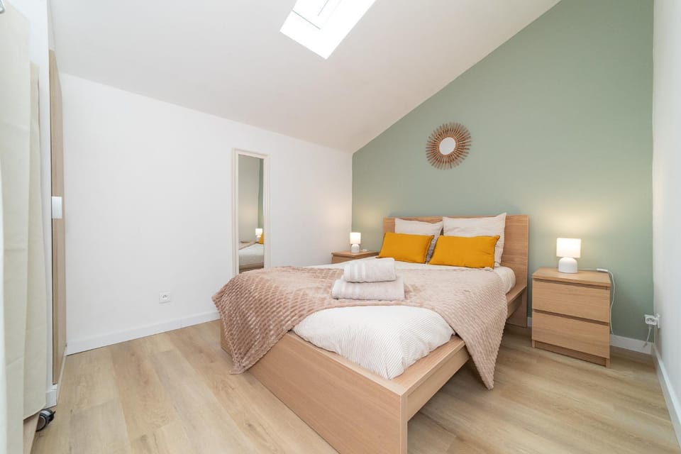 Bed, Night, Bedroom, towels