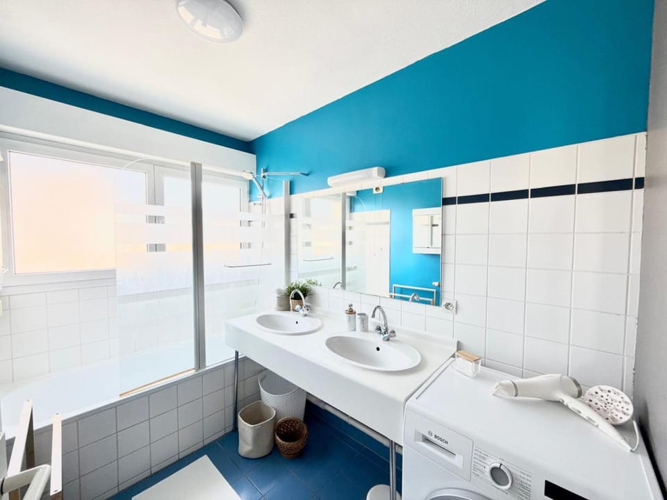 Bathroom, Bath, hair dryier, washing machine, washing machine