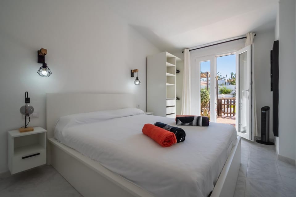 Property building, Living room, Bedroom