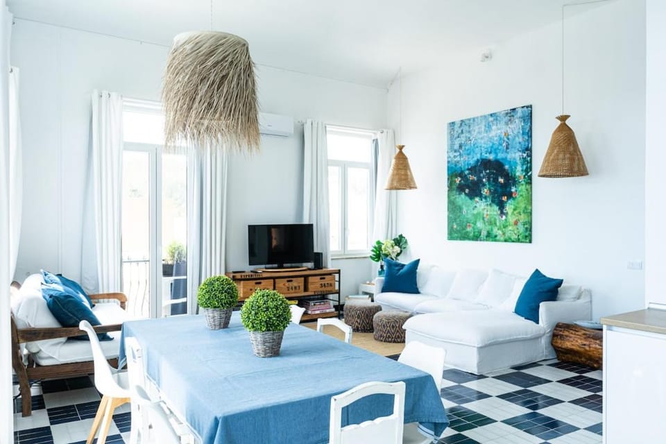 Floating Over the Sado - Arrábida, Beaches & Town Apartment in Setúbal Municipality