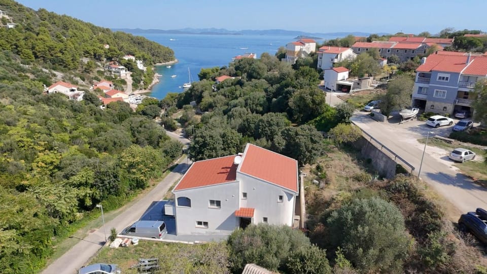 Property building, Day, Neighbourhood, Bird's eye view, Street view, Location, Parking