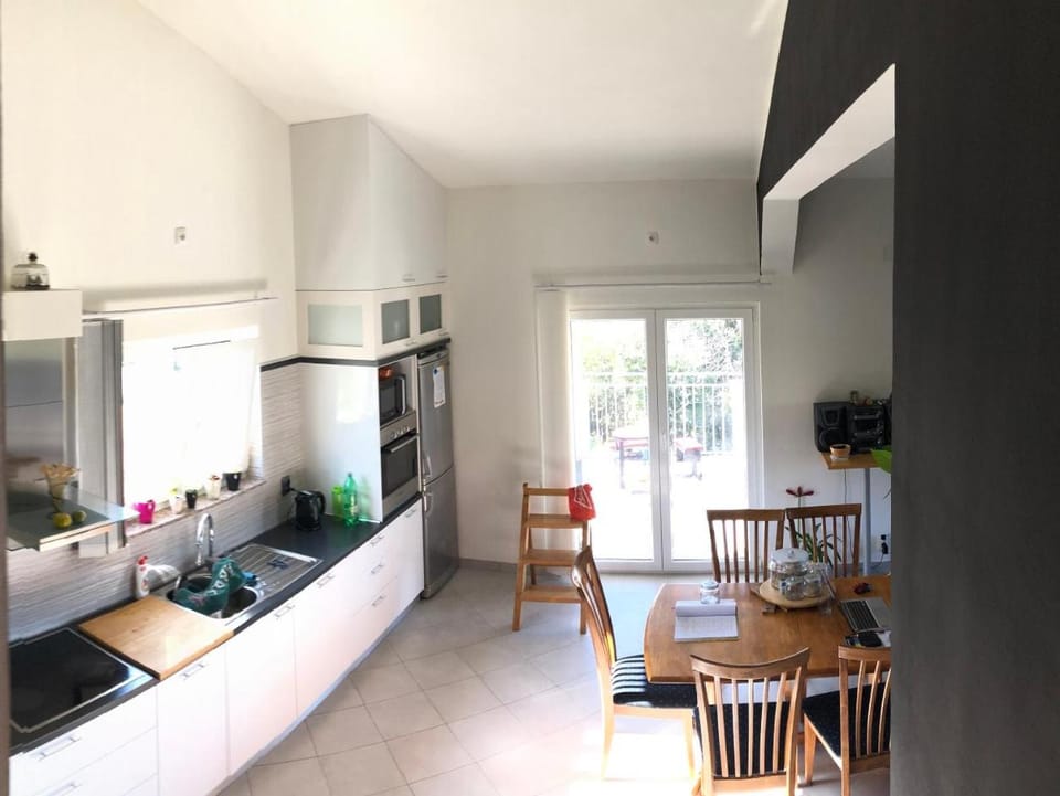 Dining area, kitchen