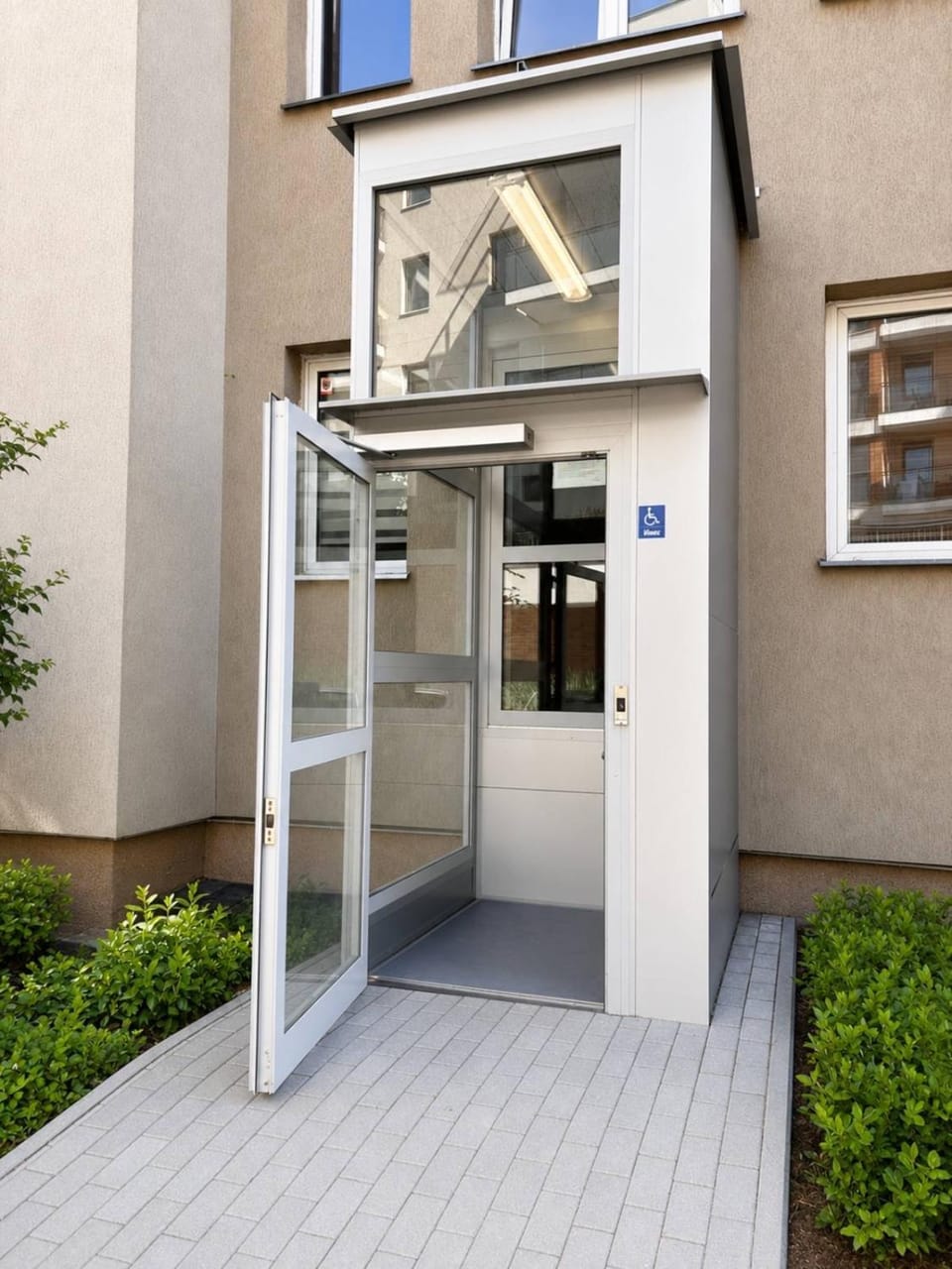 Facade/entrance