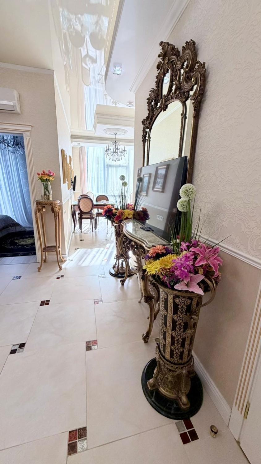 Luxury Classic Apartment Apartment in Odessa
